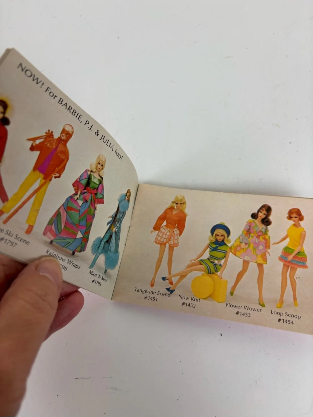 VTG 70s BARBIE DOLL Mattel-Living Barbie & Skipper Doll Mini -Fashion Booklet